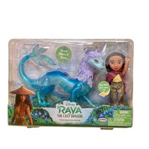 New Disney Raya and The Last Dragon Petite Raya & Sisu Gift Set Light Up Figure